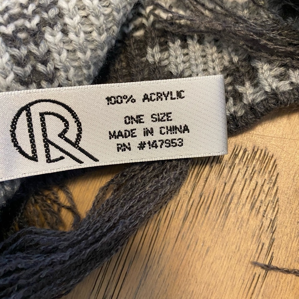 Grey Scale Aztec Print Cape - Picture 3 of 3
